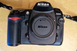 Nikon D200 – tělo