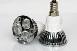Úsporná LED žárovka s úzkým závitem E14